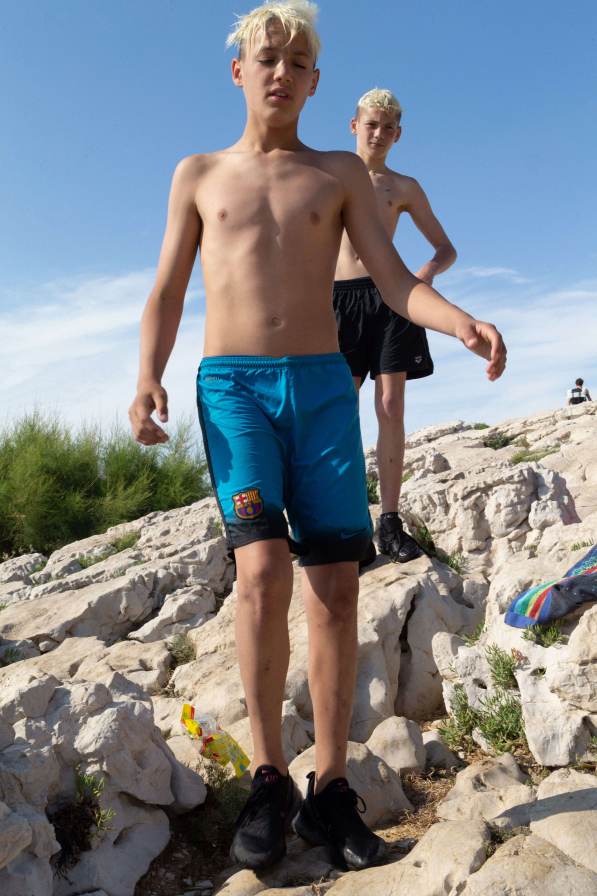 01_calanque_saména_giovanni_di_stefano_photography_saména_doing_bird_magazine_portraitS.jpg