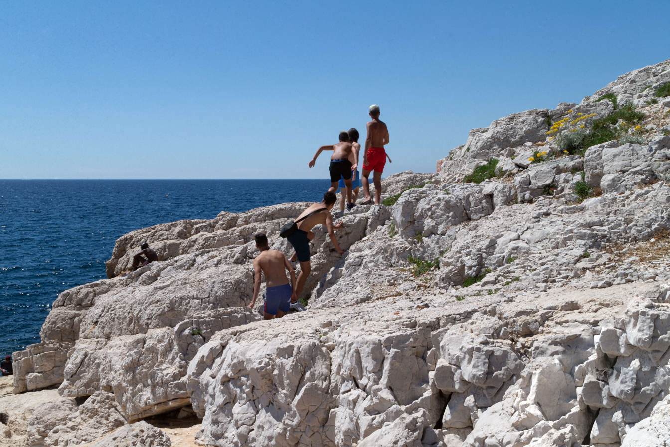 08_corniche_kennedy_kids_marseille_doing_bird_magazine_giovanni_di_stefano_photography_portraits_life_style_paris_.jpg