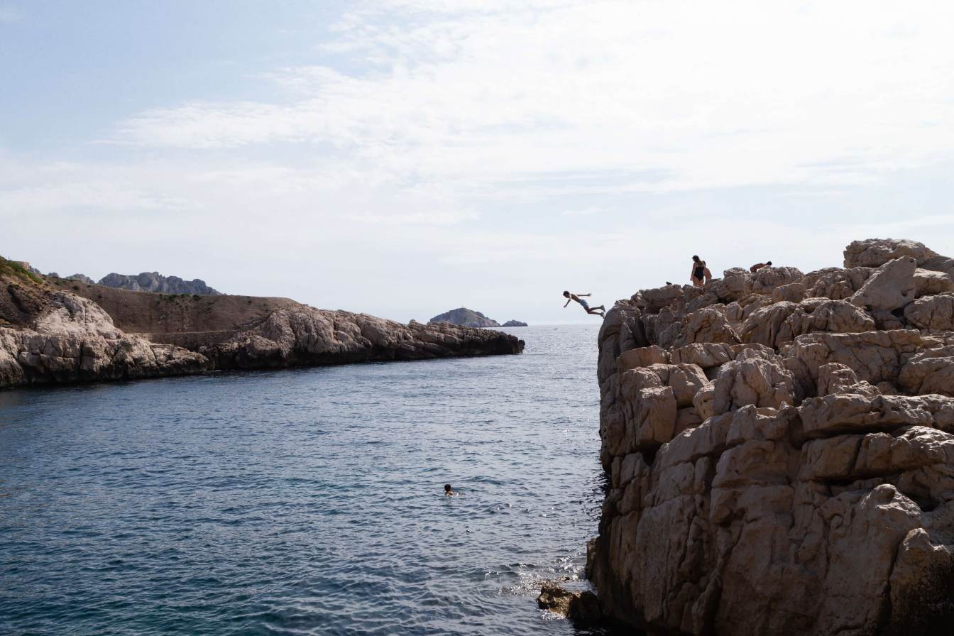 12._giovanni_di_stefano_photographer_saména_corniche_kennedy_doing_bird_magazine_project_jpg.jpg