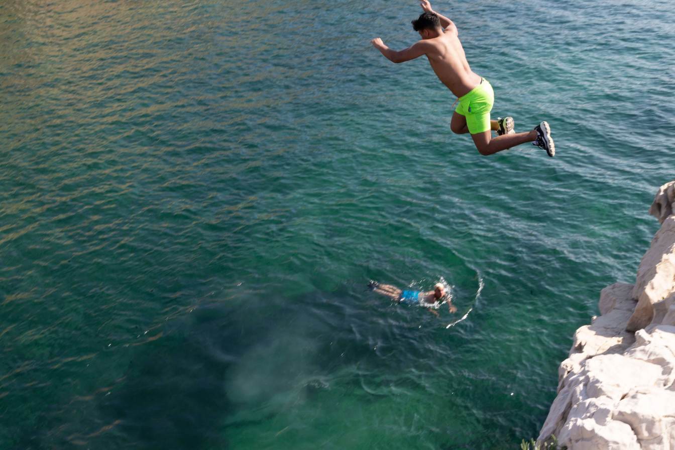 17_doing_bird_magazine_project_calanque_saména_corniche_kennedy_jumping_photography_giovanni_di_stefano_paris_.jpg