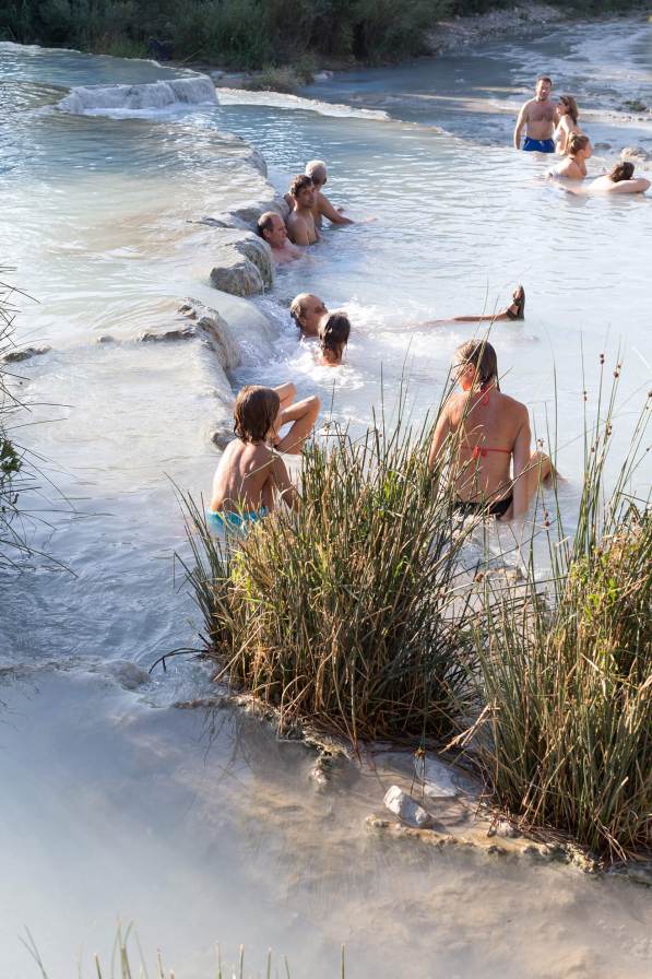 3_giovanni_di_stefano_photography_saturnia_terme_bath_doing_bird_magazine_pg.jpg